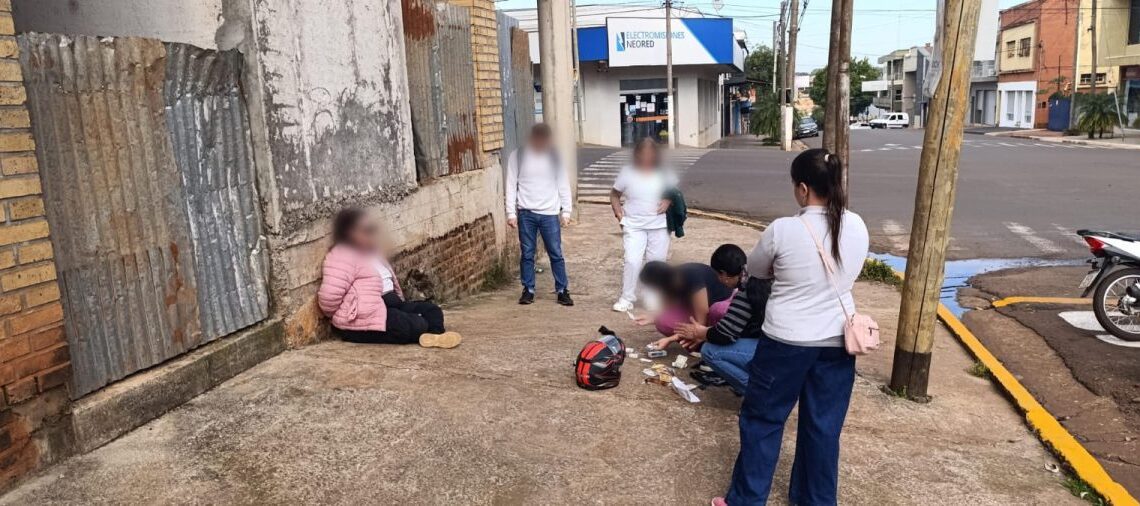 Detienen a una mujer por presunto narcodelivery y secuestran cocaína y una motocicleta