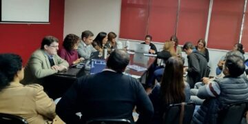 El Gobierno provincial y gremios docentes acordaron una recomposición salarial para el sector educativo