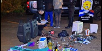 Intentaron escapar con trajes, bebidas y herramientas robadas, pero los atraparon