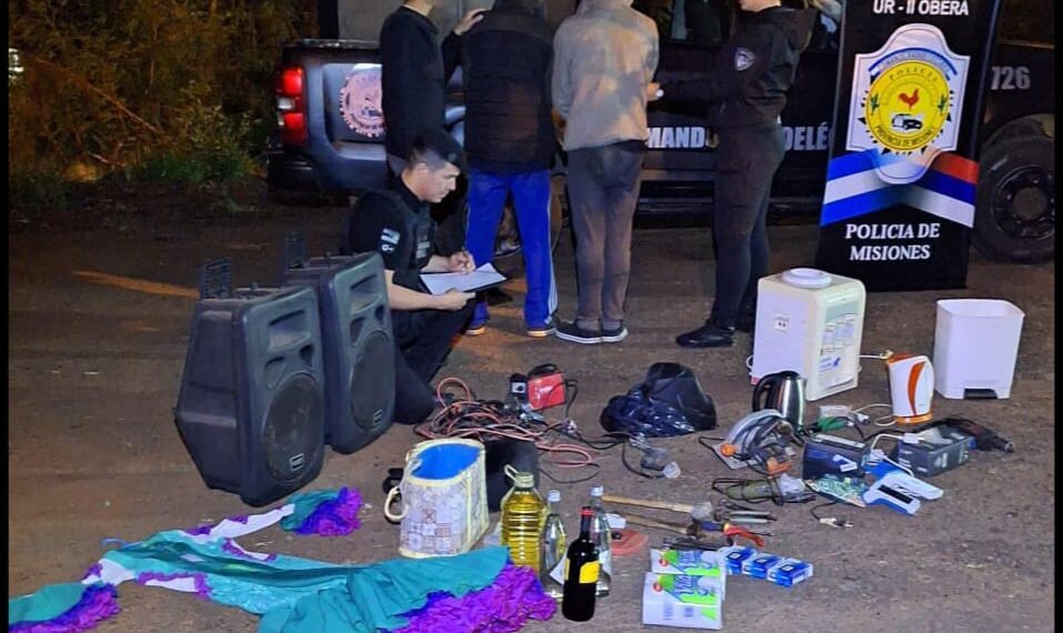 Intentaron escapar con trajes, bebidas y herramientas robadas, pero los atraparon