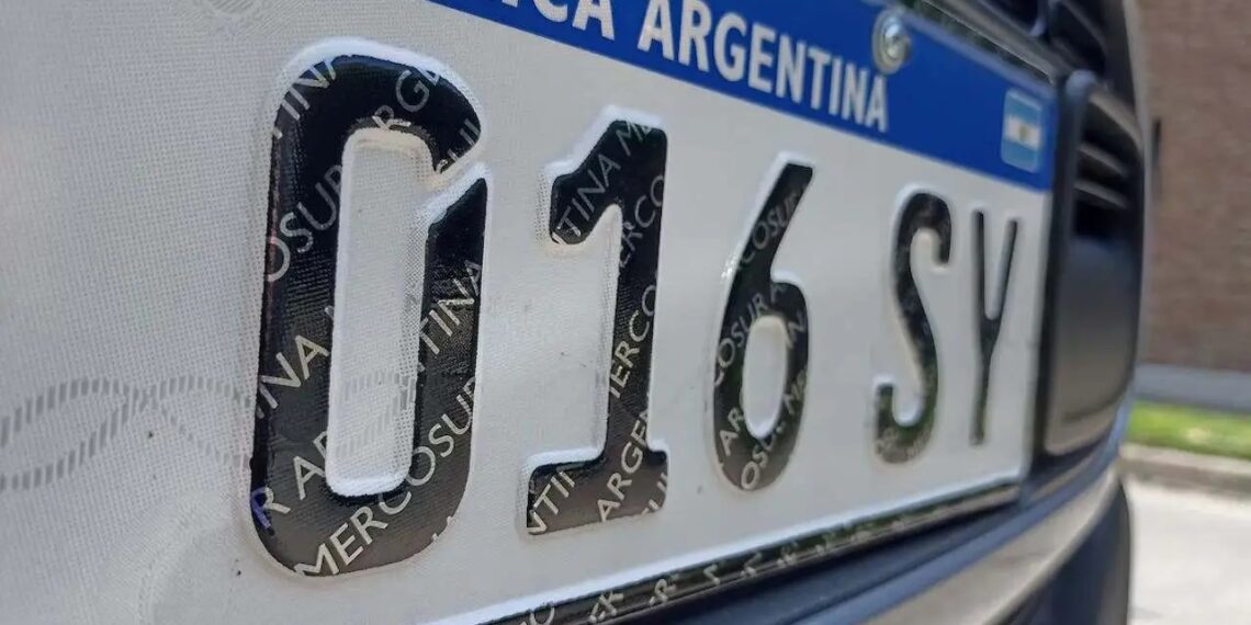 Estiman que en septiembre se normalizará la entrega de patentes de vehículos
