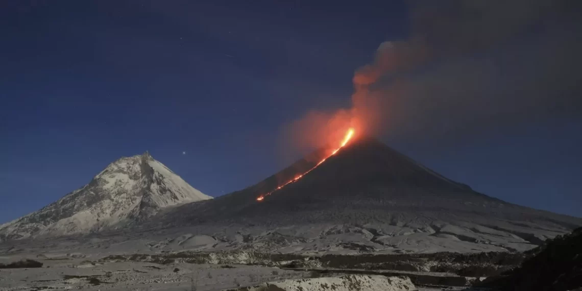 El volcán Klyuchevskoy entra en erupción tras el terremoto de magnitud 8.8 en Rusia