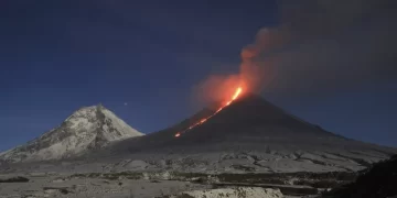 El volcán Klyuchevskoy entra en erupción tras el terremoto de magnitud 8.8 en Rusia
