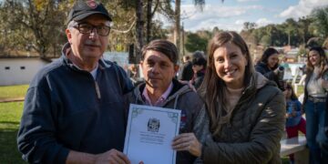 Passalacqua entregó 296 títulos de propiedad y permisos de ocupación en San Antonio y Comandante Andresito