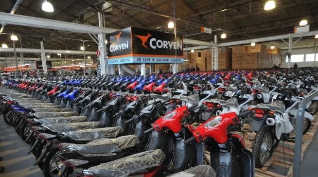 Las ventas de autos volvieron a superar a las de motos en julio