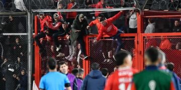 FIFA pidió “sanciones ejemplificadoras” tras la barbarie entre Independiente y la U de Chile