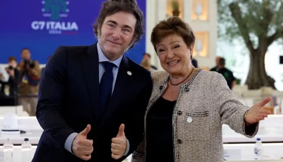 Argentina recibió el desembolso del FMI: las reservas superaron los US$43.000 millones y el dólar oficial bajó a $1370