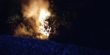 Despiste de una camioneta en Concepción de la Sierra terminó con el vehículo incendiado