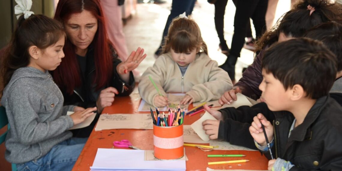 Posadas celebró el Día del Lector en el Parque de las Fiestas con actividades para toda la familia