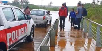 Rescataron a dos menores que cayeron a un arroyo y fueron arrastrados por la corriente en Itaembé Guazú