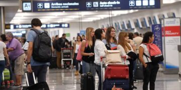 Turismo: en julio los viajes al exterior marcaron récord desde 2017