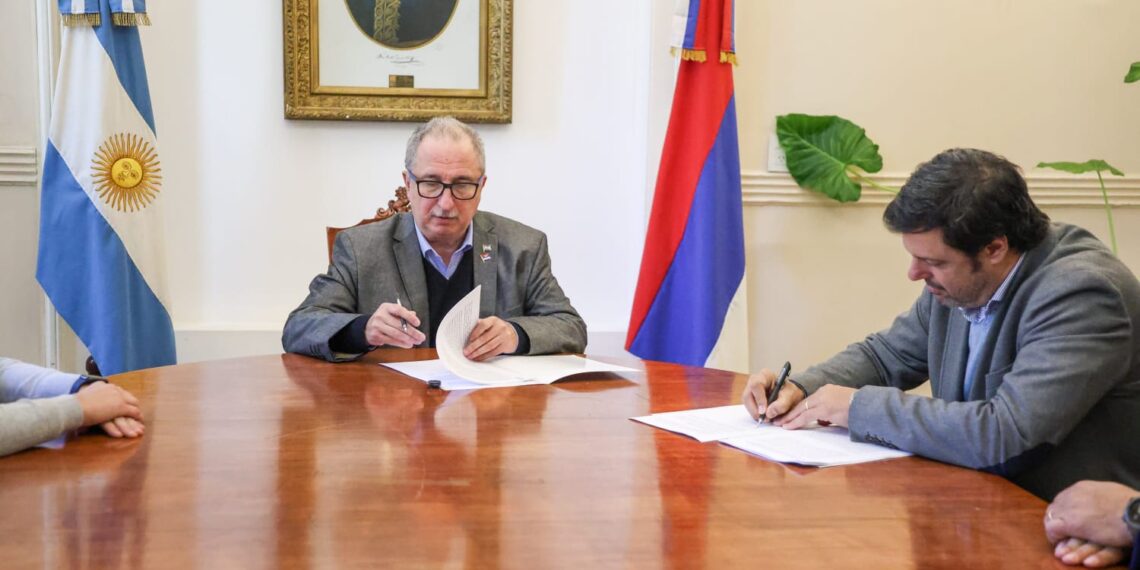 “La simpleza es sinónimo de eficiencia”, afirmó Passalacqua tras firmar convenio para modernizar la gestión pública