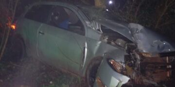 Despiste de automóvil en Puerto Esperanza dejó un joven hospitalizado