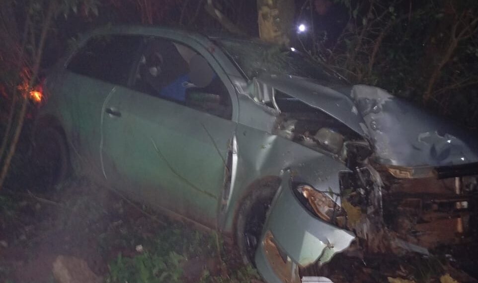 Despiste de automóvil en Puerto Esperanza dejó un joven hospitalizado