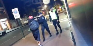 Una cadete de la Policía desarmó a un hombre violento en el centro de Posadas