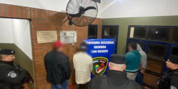 Policías incautaron un camión con madera nativa en San Vicente: cuatro hombres fueron detenidos