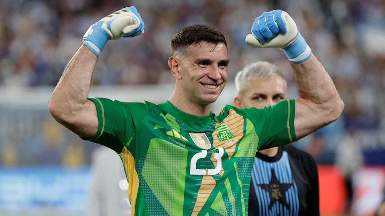 Dibu Martínez volvió a ser nominado para el Trofeo Lev Yashin al mejor arquero del mundo
