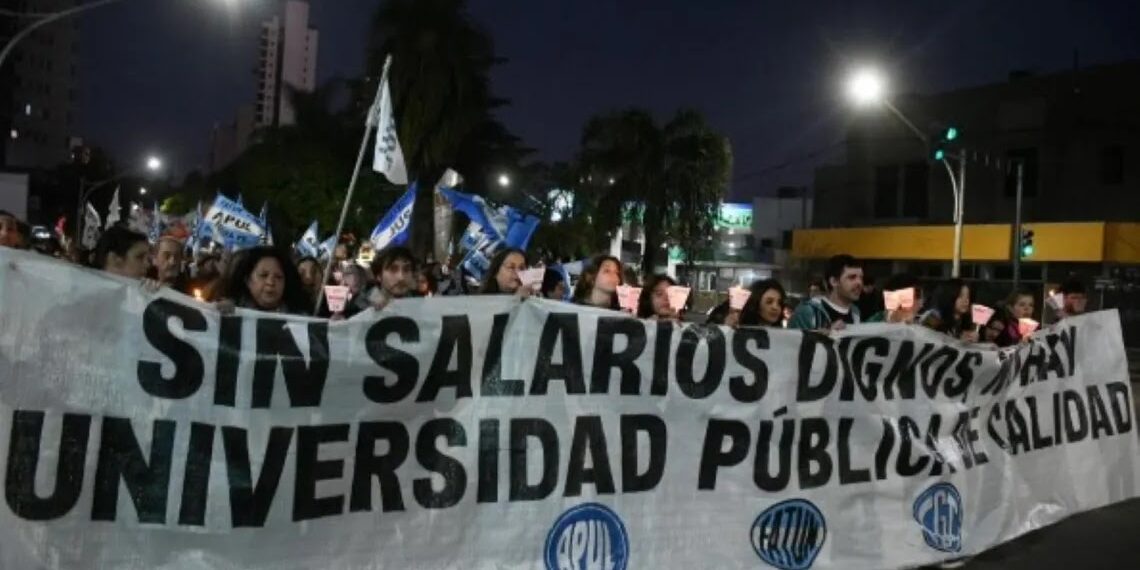 Arrancó el paro universitario nacional en reclamo de salarios y presupuesto en educación