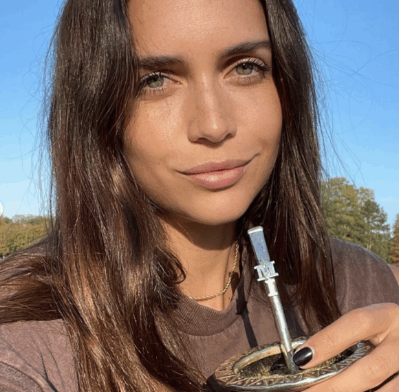 Zaira Nara presentó su propia marca de yerba mate elaborada en Misiones