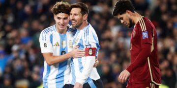 Argentina goleó a Venezuela en el último partido oficial de Messi en la Selección