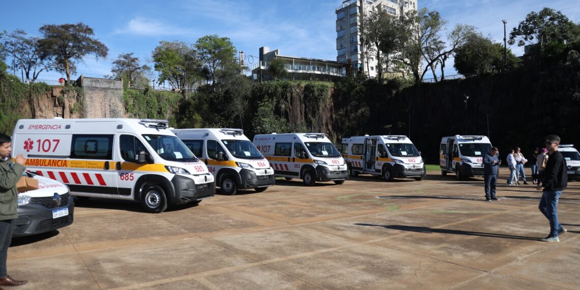 Passalacqua y Herrera Ahuad encabezaron la entrega de nuevas ambulancias de baja y alta complejidad