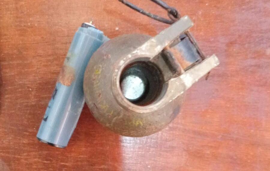 Investigan el hallazgo de una granada en el patio de una vivienda en Alem