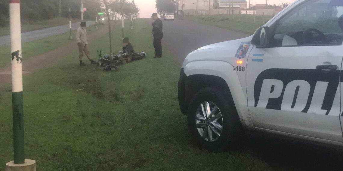 Garupá: un motociclista despistó al esquivar un caballo en la avenida Las Américas