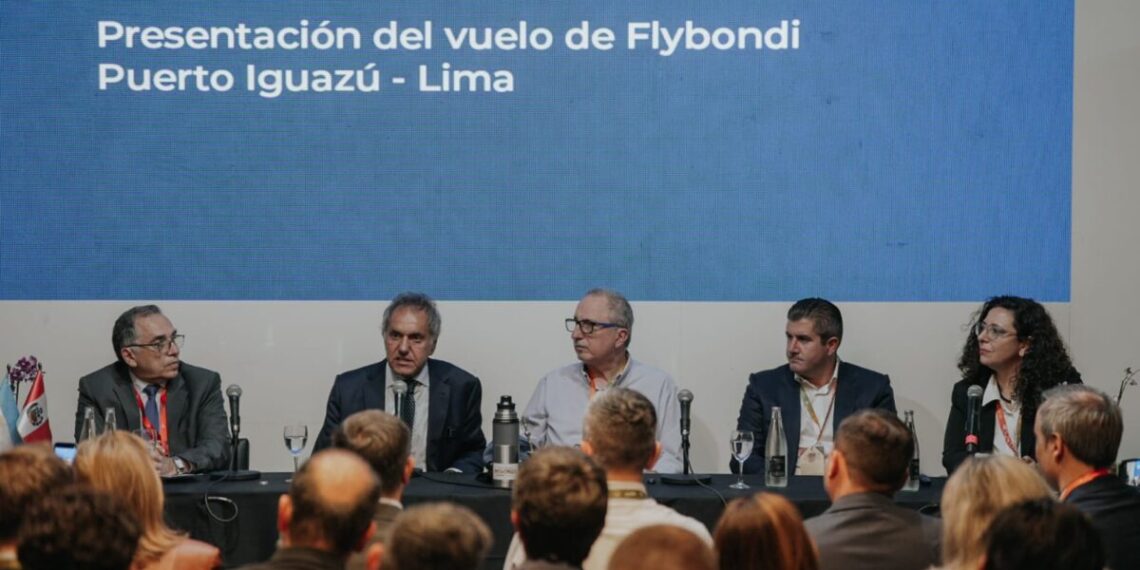 Ante representantes de más de 60 países, Passalacqua presentó en la FIT 2025 el nuevo vuelo directo Lima-Puerto Iguazú