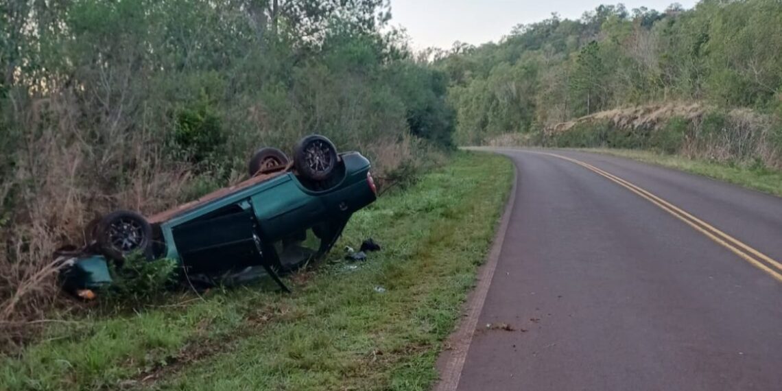 Investigan el despiste y vuelco de un auto hallado sin sus ocupantes en la ruta provincial N° 5