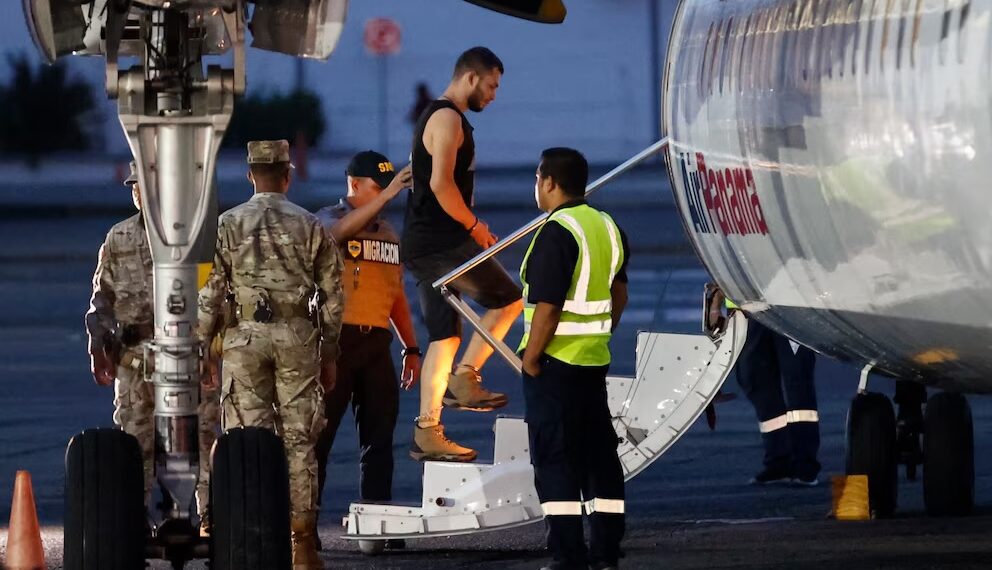 Llega al país el primer vuelo con argentinos deportados de Estados Unidos