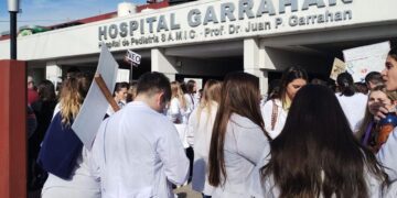 Trabajadores del Garrahan empezaron un nuevo paro contra el veto a la emergencia en pediatría
