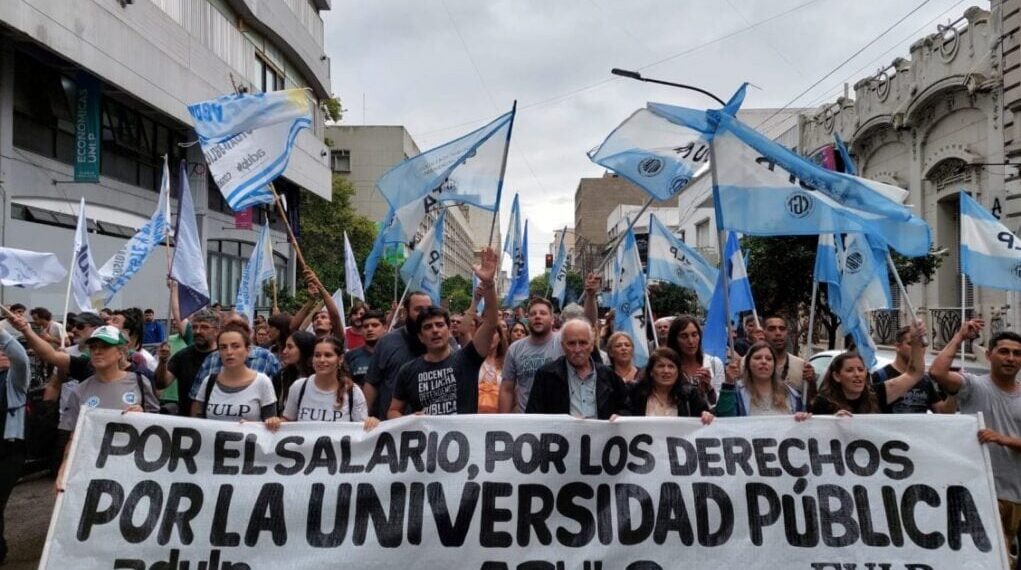 Convocan a paro y movilización en rechazo al veto al financiamiento universitario