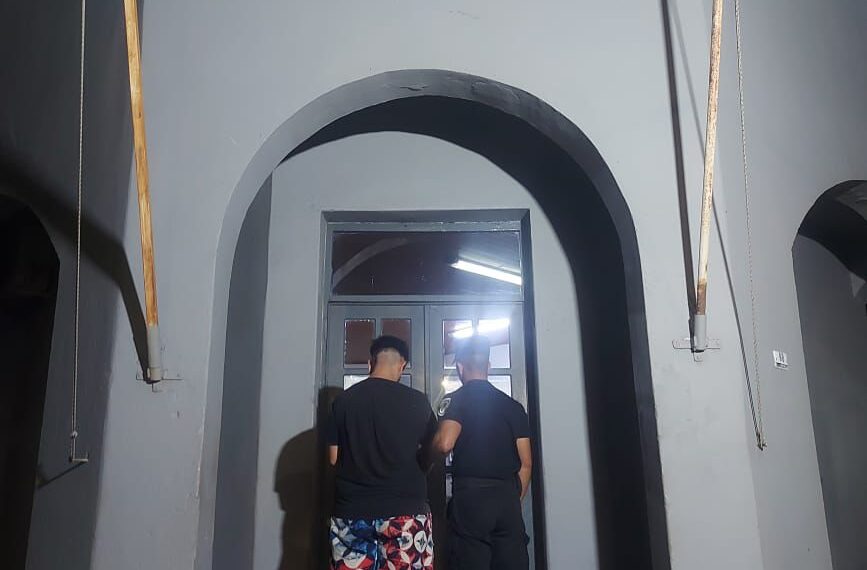 Estafador detenido en Alem tras vender reales falsos a través de WhatsApp
