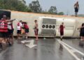 Volcó un micro con hinchas de Flamengo que viajaban al partido con Racing: hay 16 heridos