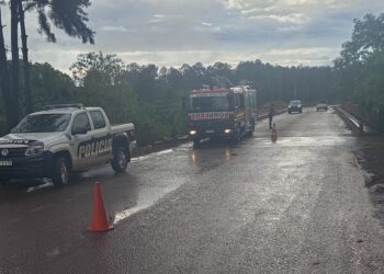 Wanda: dos heridos tras despistar y caer en un arroyo sobre la ruta 19