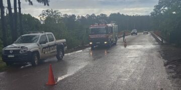 Wanda: dos heridos tras despistar y caer en un arroyo sobre la ruta 19