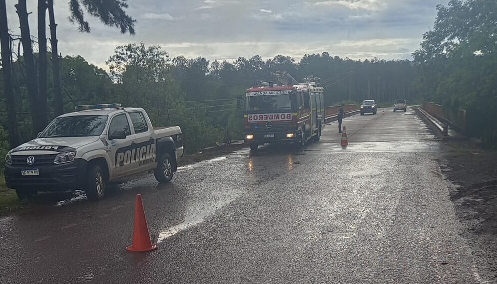 Wanda: dos heridos tras despistar y caer en un arroyo sobre la ruta 19