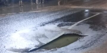 Varias viviendas afectadas por la rotura de una cañería y pérdida de agua cloacal en Posadas