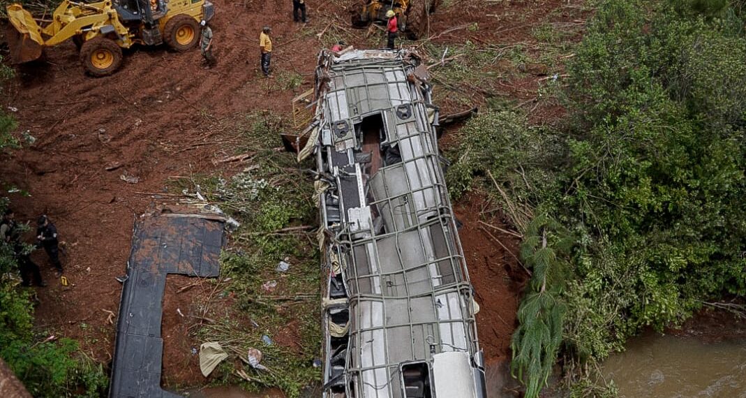 El Gobernador decretó dos días de duelo provincial por el trágico siniestro vial en la Ruta Nacional 14