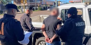Para evitar el test de alcoholemia un automovilista intentó huir corriendo en Alem