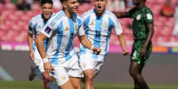 Argentina goleó 4-0 a Nigeria y se enfrentará a México en los cuartos de final del Mundial Sub 20