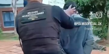 Se enganchó el glúteo en la reja al robar una bicicleta y fue descubierto por la mancha en el pantalón