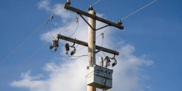 Operario de Energía Misiones que sufrió una descarga eléctrica se encuentra internado con riesgo de vida