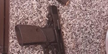 Negociadores de la Policía desactivaron una crisis con un hombre armado y atrincherado en su vivienda