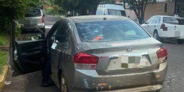Colisión entre un automóvil y una motocicleta en Posadas dejó un herido