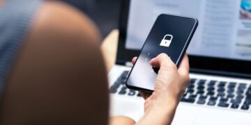 Capacitan en manejo responsable de redes sociales y prevención de estafas virtuales