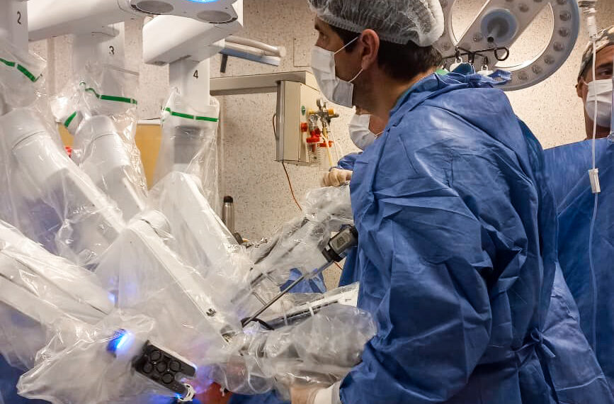 Madariaga: el Robot Da Vinci marca un nuevo hito quirúrgico con una cirugía urológica única en el país