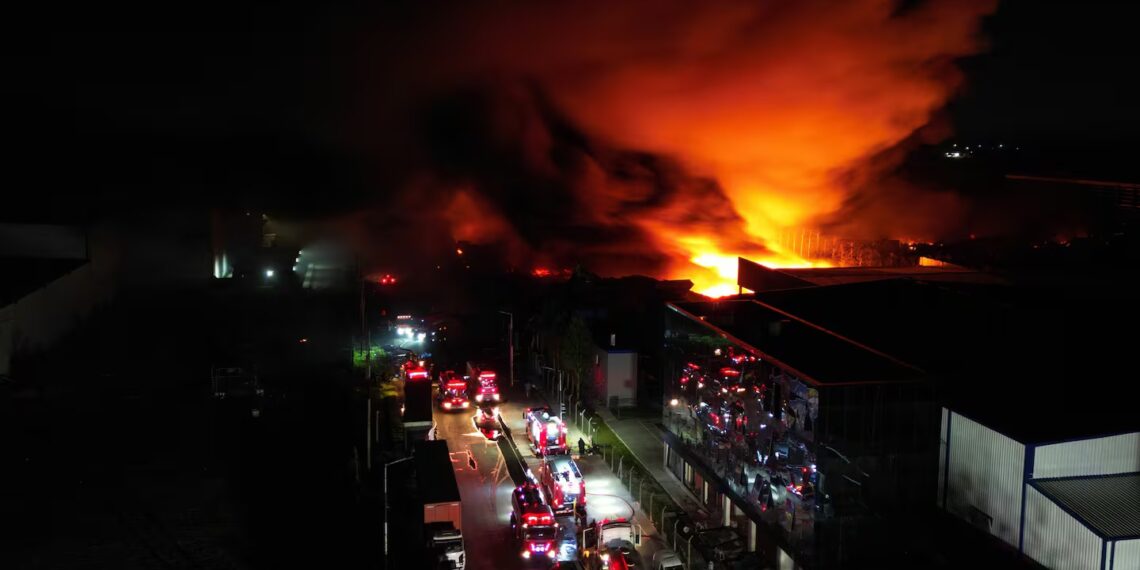 Explosión en Ezeiza: comienzan las pericias para determinar las causas del incendio en el parque industrial