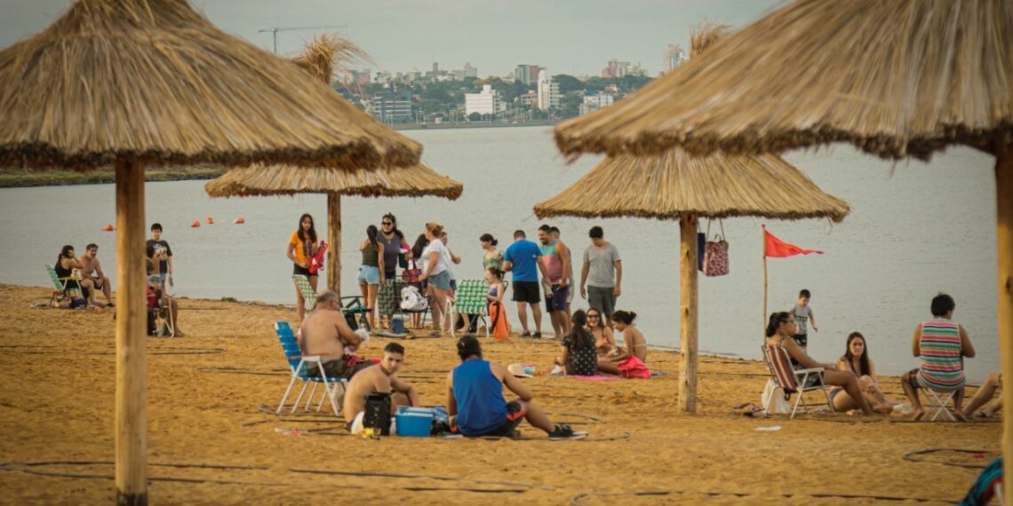 Balnearios de Posadas: instan a seguir indicaciones de guardavidas por presencia de rayas