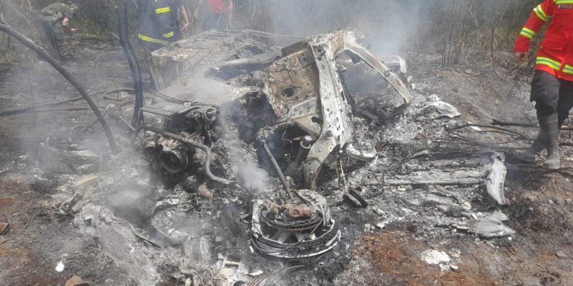 Una persona falleció al incendiarse una camioneta tras despistar en Mártires